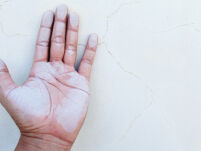 Zinsser Peel Stop® przezroczysty, elastyczny uszczelniacz mostkujący i grunt na łuszczącą się farbę oraz kredujące podłoża - 3